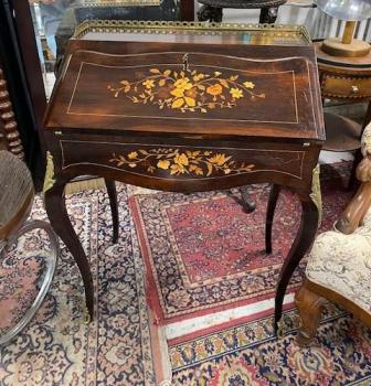 Dámský psací stůl Dámský psací stůl