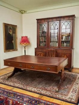 Velký starožitný psací stůl. Anglie Velký starožitný psací stůl. Anglie